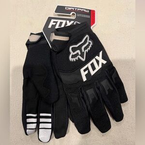Fox Dirtpaw Full-Finger Riding Gloves in Black and White